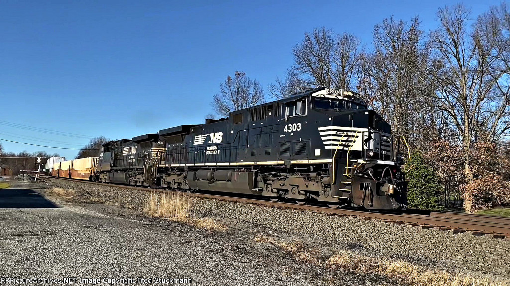 NS 4303 leads 20E.